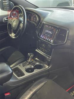 جیپ گراند شیرۆکی